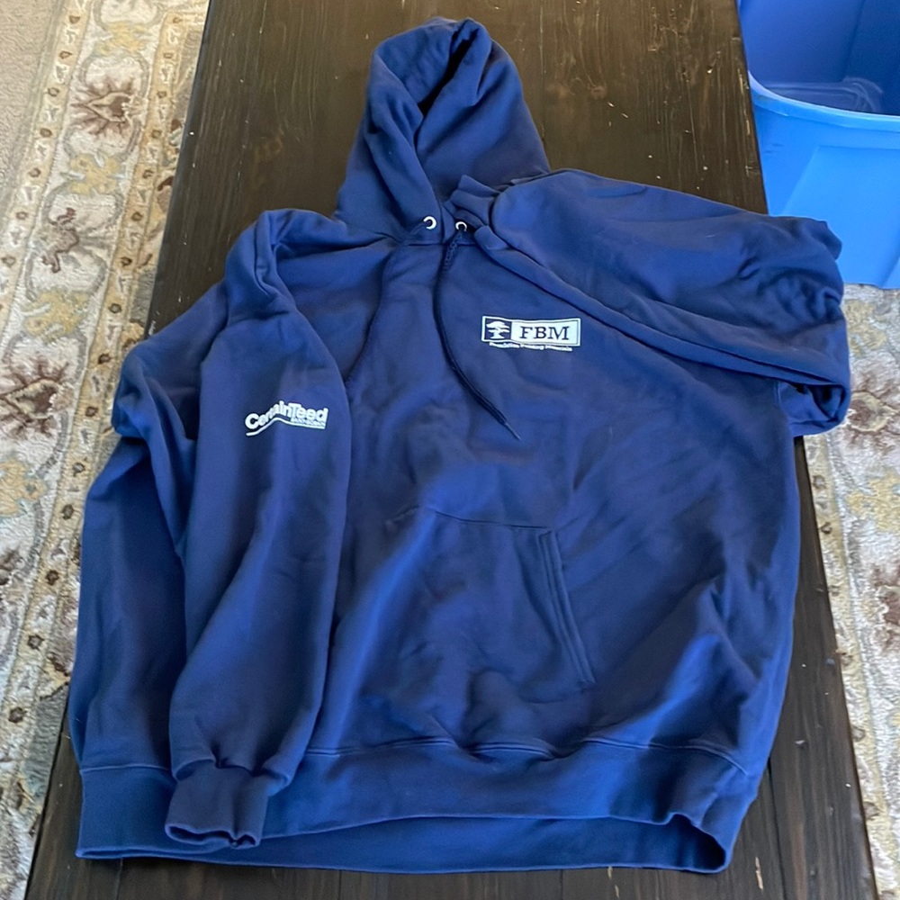 Men’s blue sweatshirt